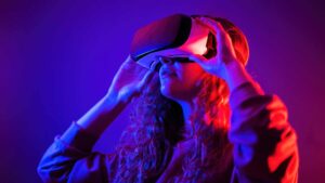 femme avec casque vr