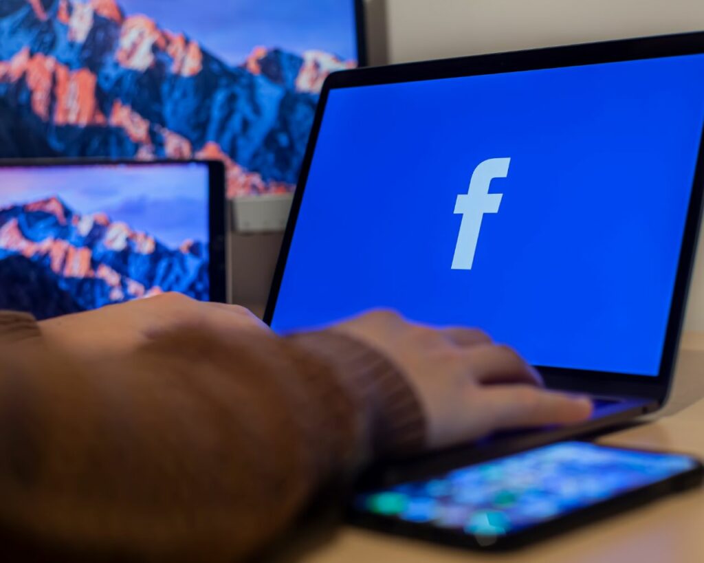 Facebook, leader des réseaux sociaux