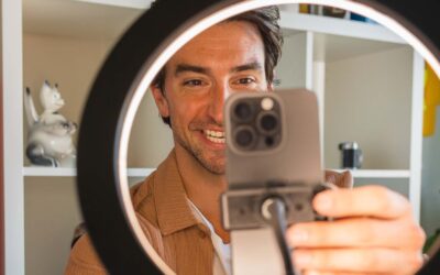 Comment les réseaux sociaux influencent-ils le journalisme moderne ?